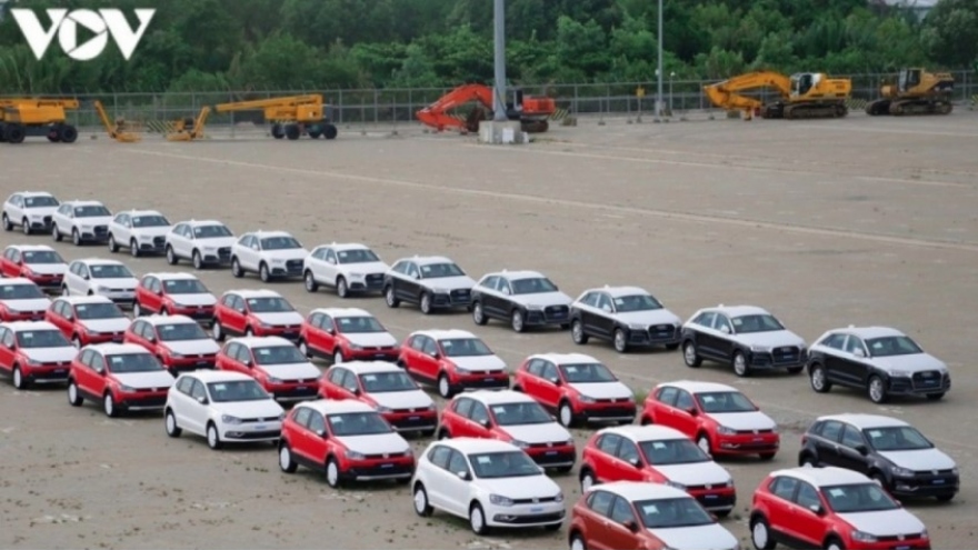 Vietnam imports nearly 3,416 CBU cars in mid-December